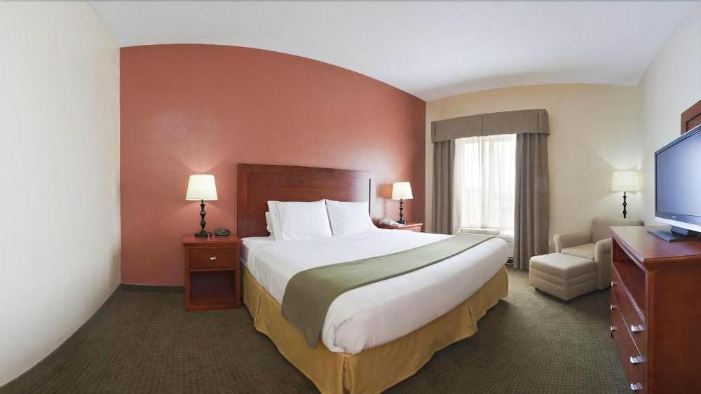Holiday Inn Express Hotel & Suites Bedford By Ihg Exterior photo
