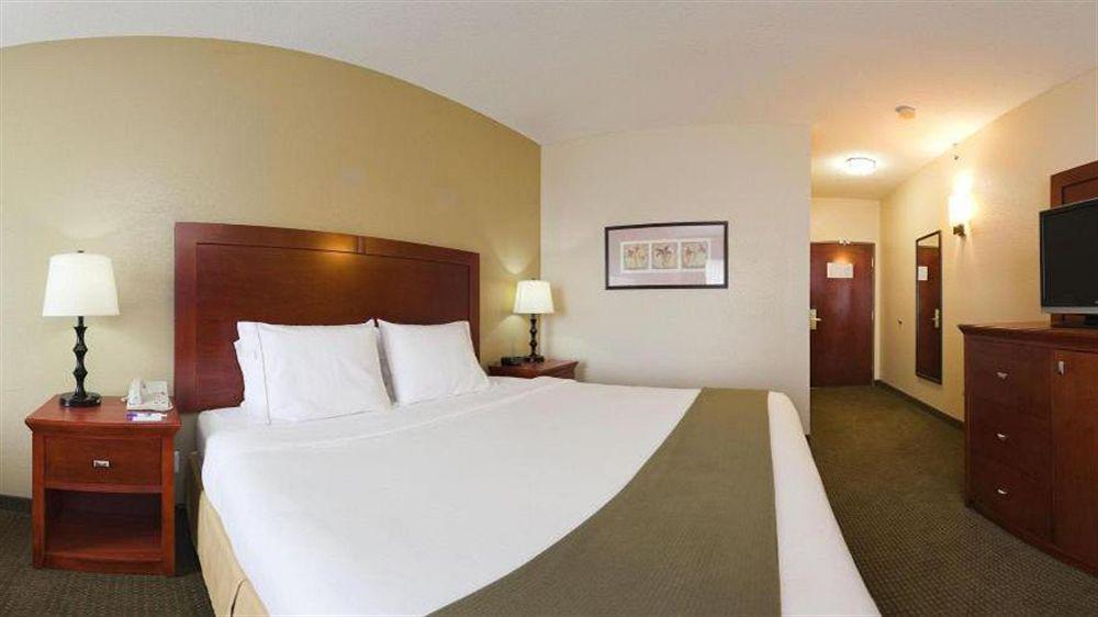 Holiday Inn Express Hotel & Suites Bedford By Ihg Exterior photo