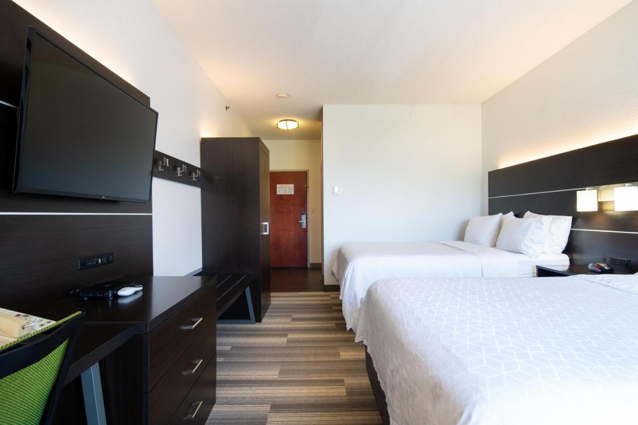 Holiday Inn Express Hotel & Suites Bedford By Ihg Exterior photo