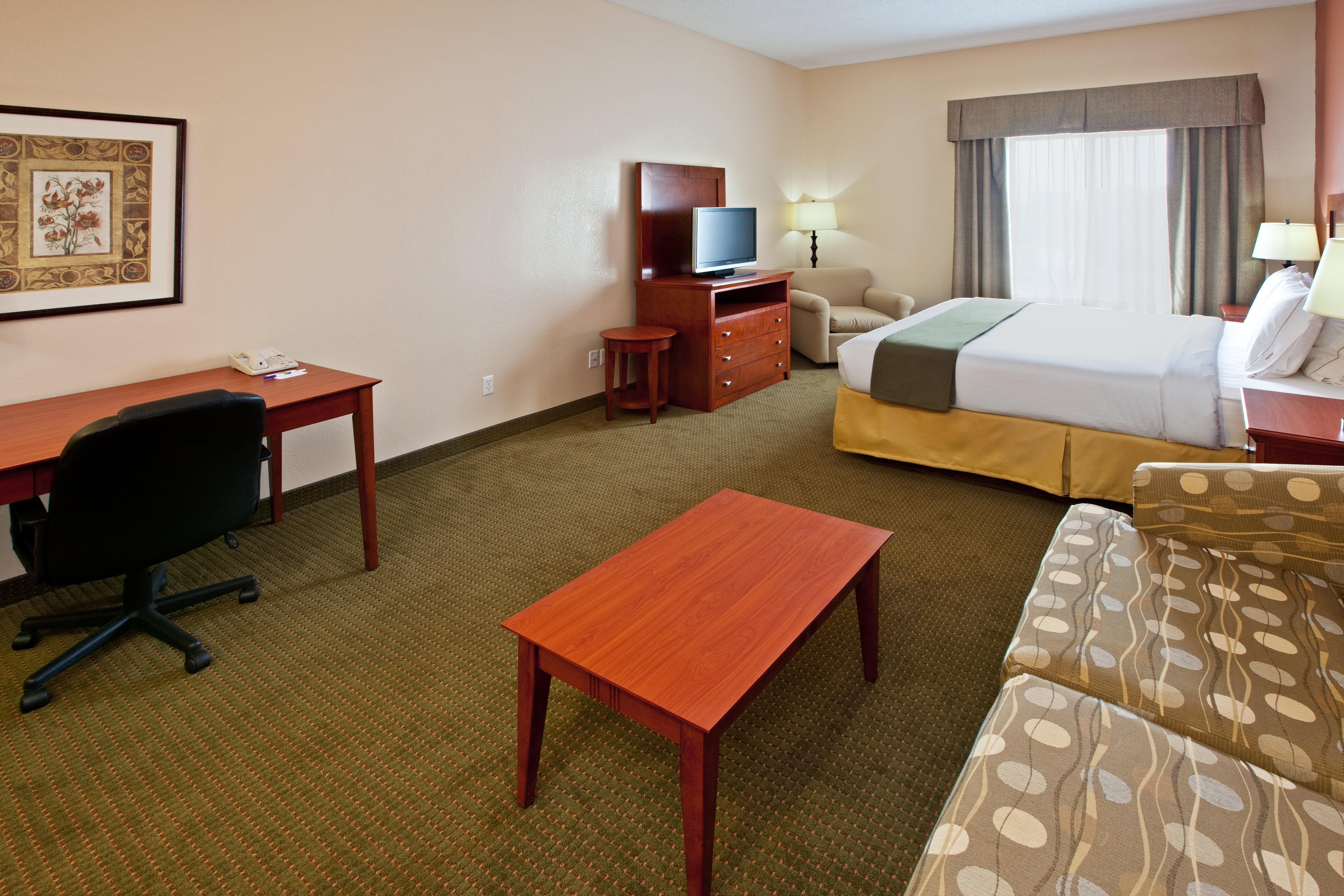 Holiday Inn Express Hotel & Suites Bedford By Ihg Exterior photo