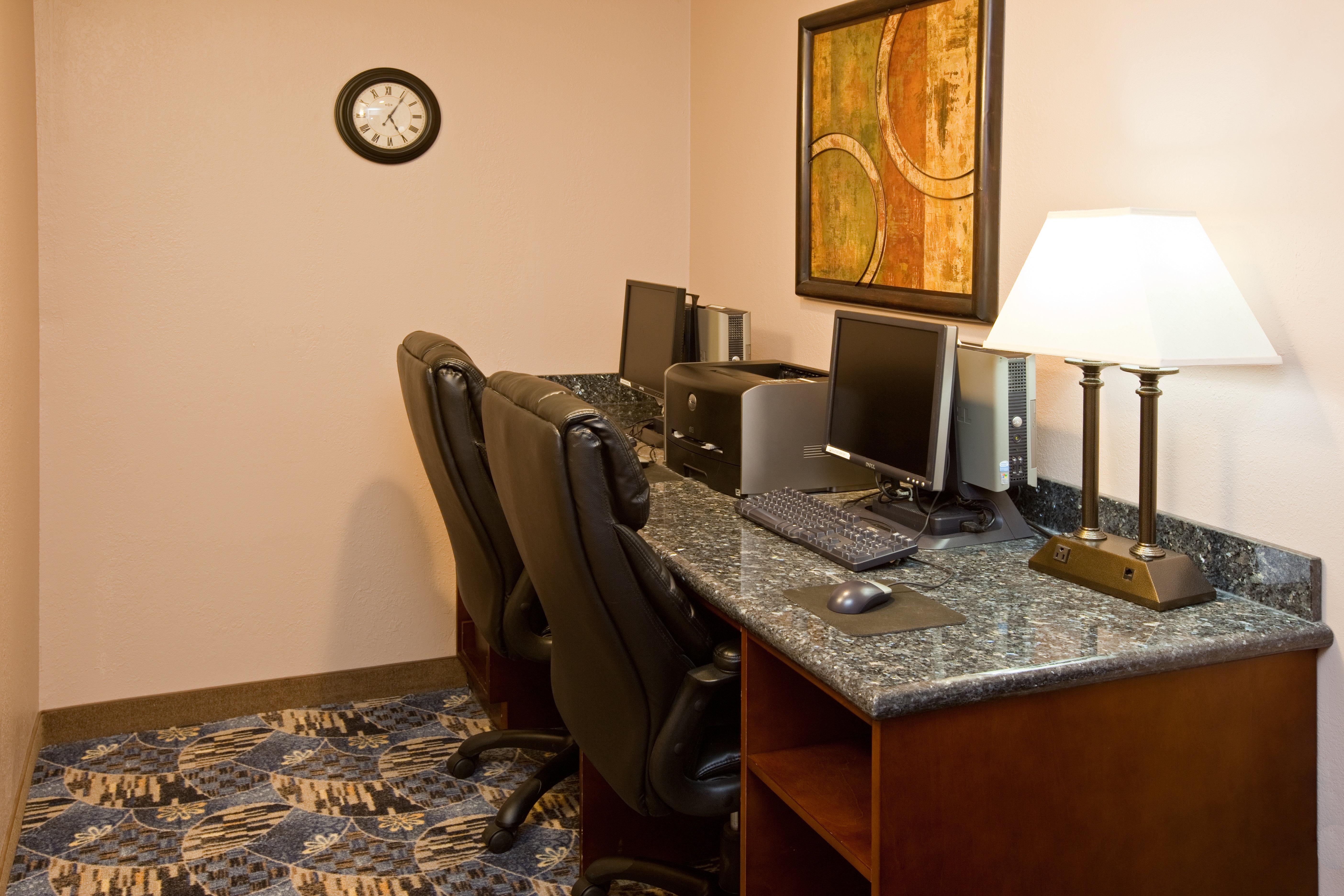 Holiday Inn Express Hotel & Suites Bedford By Ihg Exterior photo