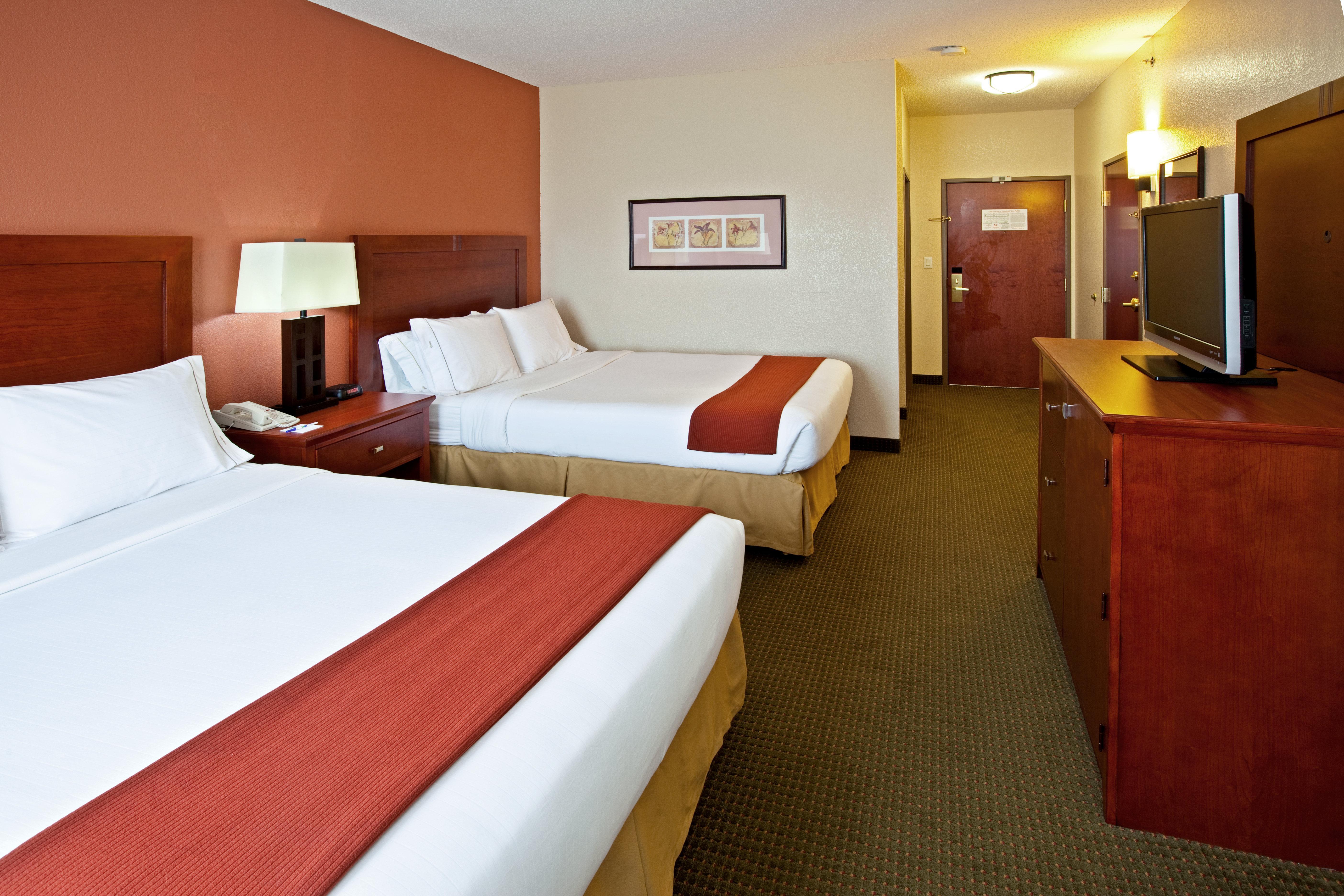 Holiday Inn Express Hotel & Suites Bedford By Ihg Exterior photo