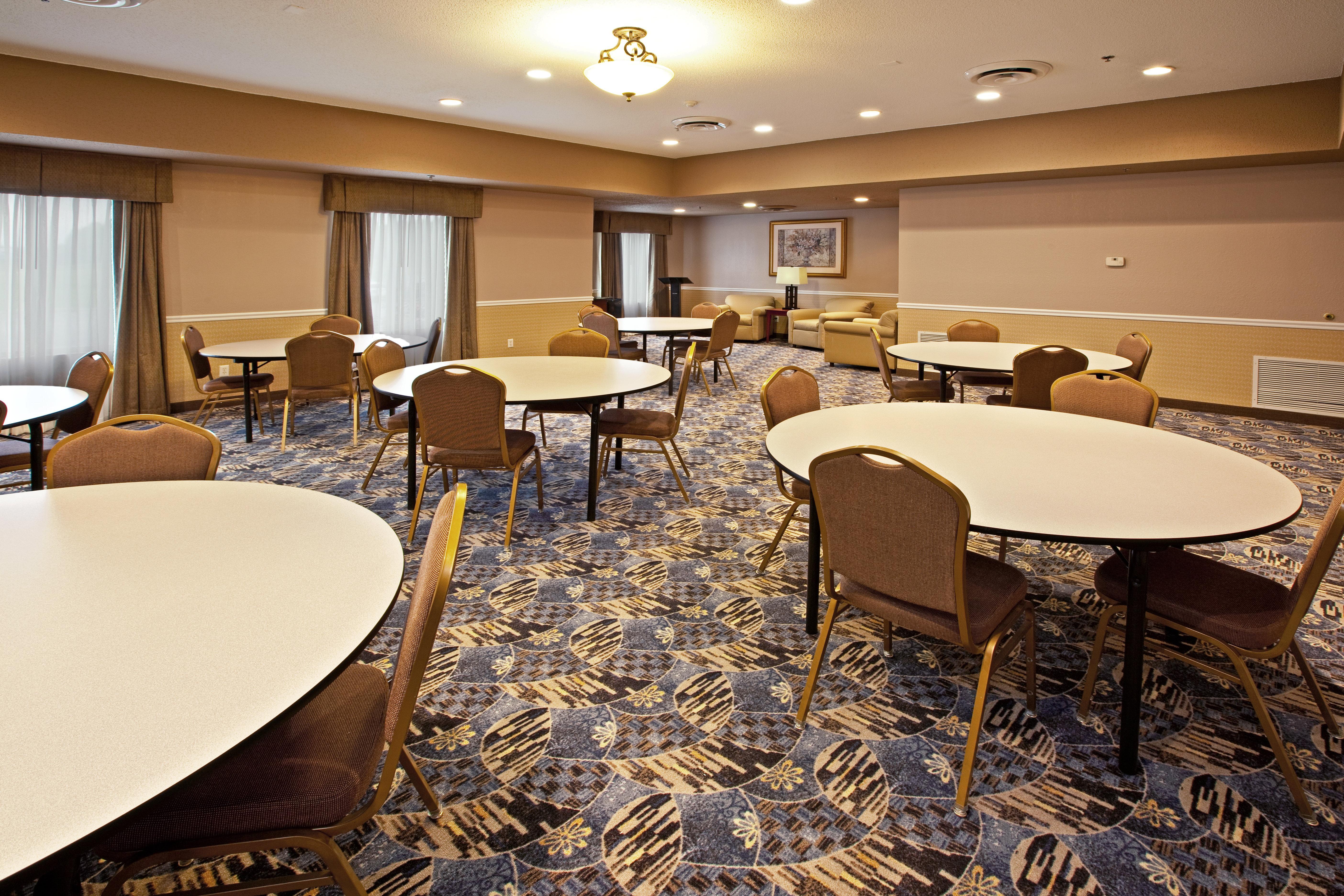 Holiday Inn Express Hotel & Suites Bedford By Ihg Exterior photo