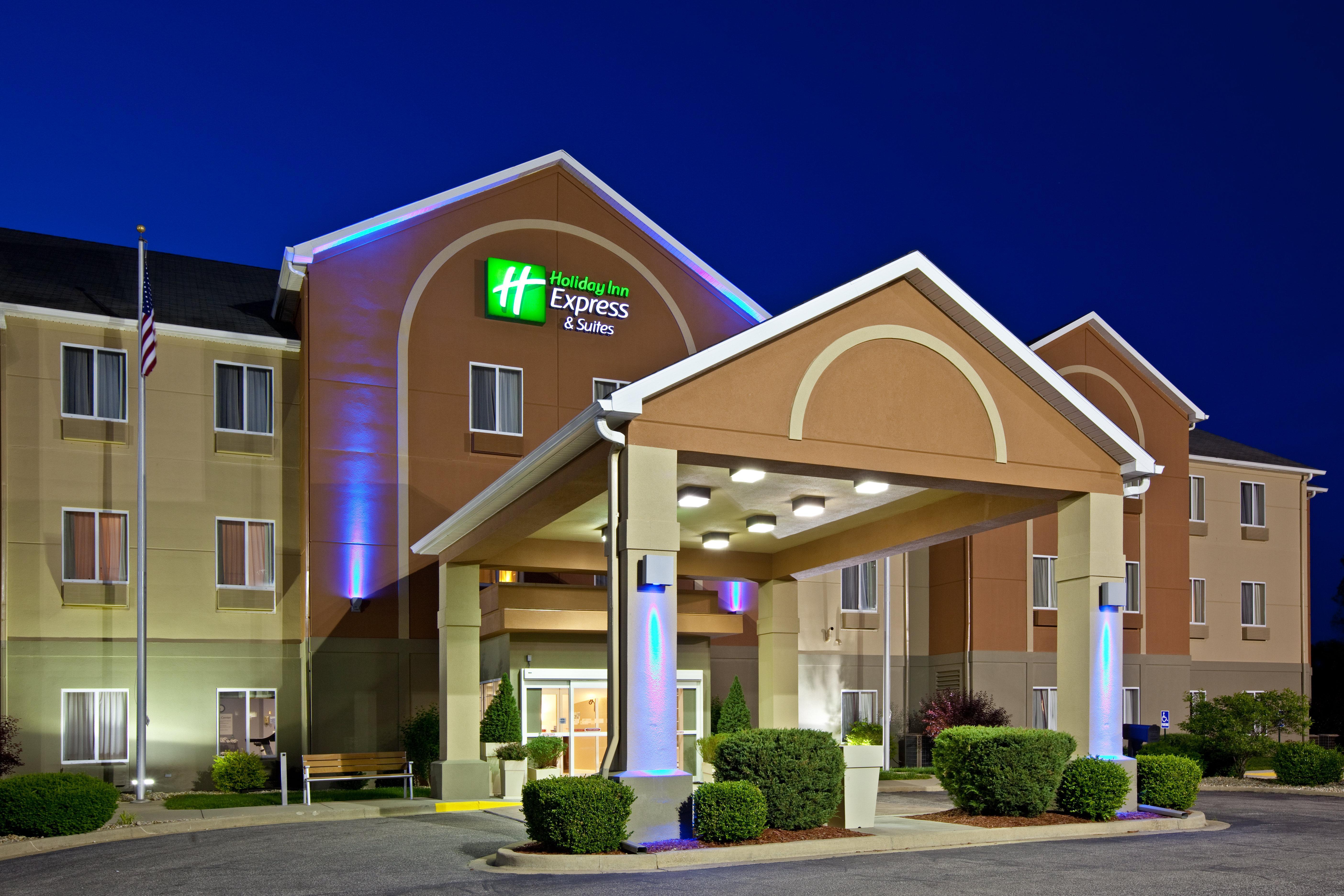 Holiday Inn Express Hotel & Suites Bedford By Ihg Exterior photo